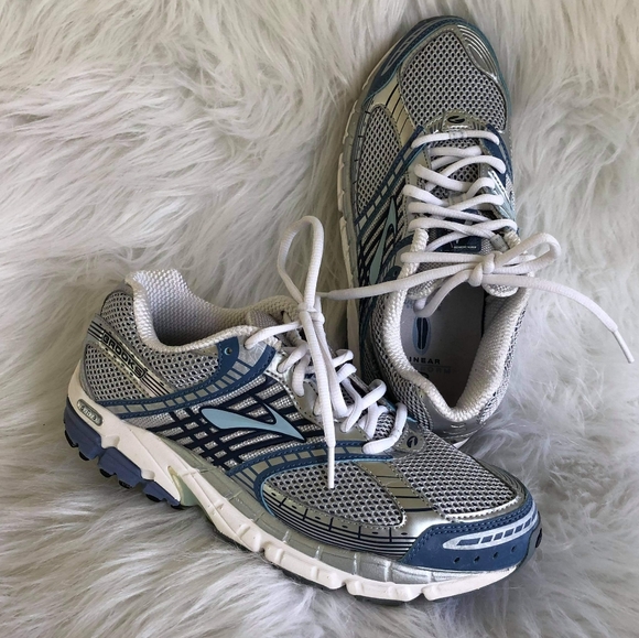 Brooks Shoes - 👟Women's Brooks Shoes👟